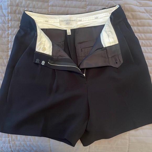 Wilfred Effortless Shorts 5” - Picture 3 of 3